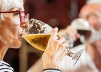 a-faixa-etaria-que-concentra-a-maioria-das-vitimas-fatais-do-alcool-no-brasil