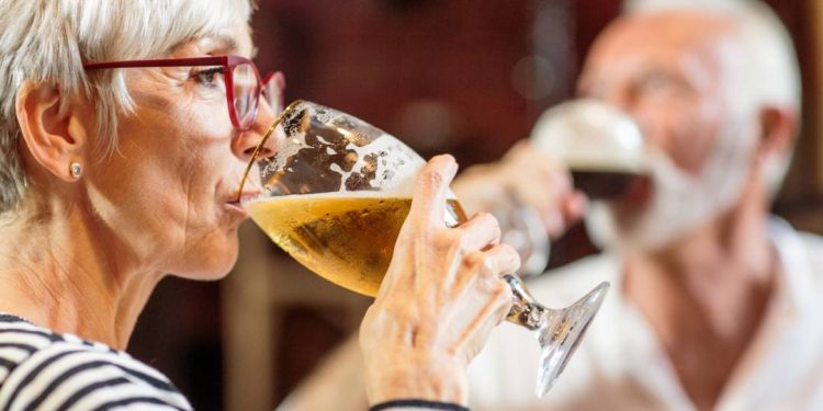 a-faixa-etaria-que-concentra-a-maioria-das-vitimas-fatais-do-alcool-no-brasil