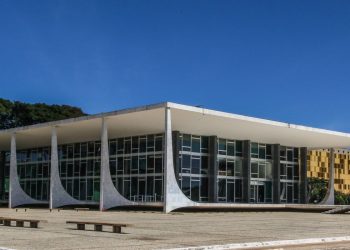 dino-acompanha-moraes-para-manter-prisao-de-bolsonaro