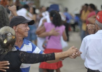 expectativa-de-vida-no-pais-sobe-para-76,6-anos,-a-maior-ja-registrada
