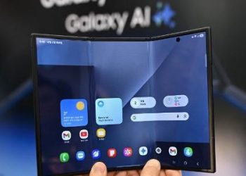 r$-13-mil-e-309-gramas:-samsung-lanca-celular-que-tela-dobra-tres-vezes