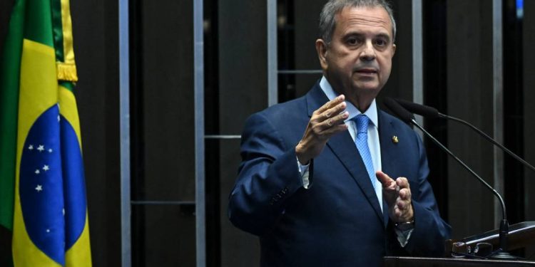 ministro-do-stf-nao-pode-se-colocar-acima-da-constituicao,-diz-lider-da-oposicao