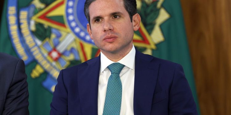 hugo-motta:-decisao-de-gilmar-mendes-e-fruto-da-polarizacao-politica