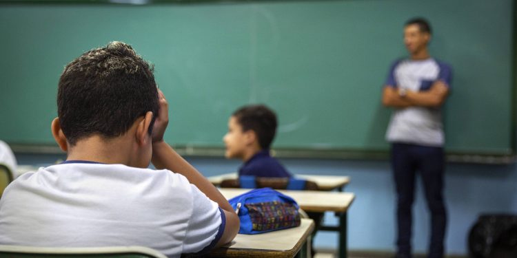 mais-da-metade-dos-professores-da-rede-publica-deve-se-aposentar-ate-2034