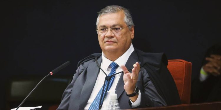 dino-tenta-colocar-‘panos-quentes’-em-crise-entre-gilmar-mendes-e-senado