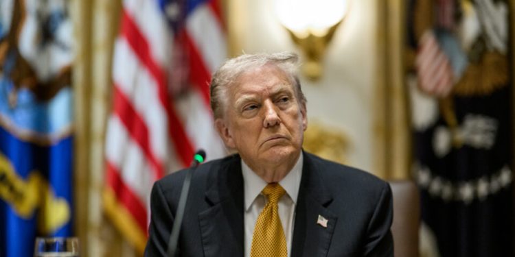 governo-trump-envia-segundo-voo-de-deportacao-para-o-ira