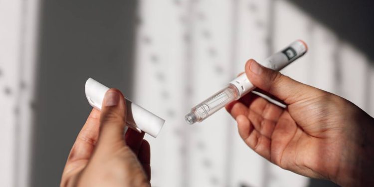 ‘magreza-farmacologica’:-usp-mapeia-riscos-e-lacunas-do-uso-estetico-das-canetas-para-obesidade