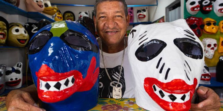 entre-mascaras-e-gigantes:-os-julioes-do-carnaval-de-olinda-no-rio