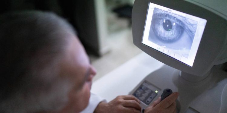 israel-realiza-primeiro-transplante-de-cornea-feita-com-impressora-3d