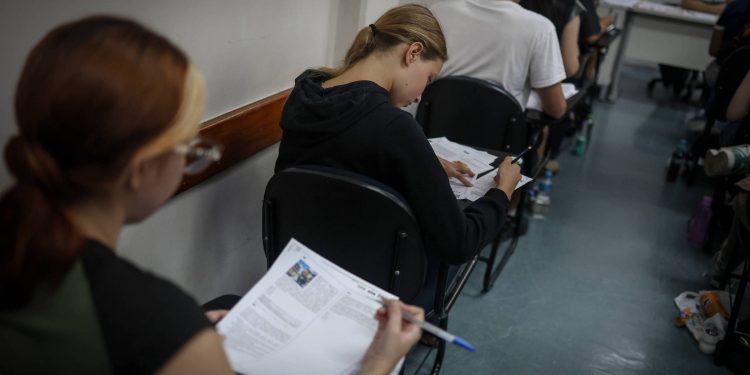 professores-comentam-ao-vivo-redacao-e-prova-da-2a-fase-da-fuvest;-assista