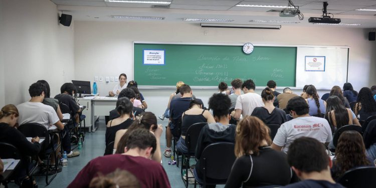 folha-e-farias-brito-analisam-2a-fase-da-fuvest,-que-comeca-no-domingo