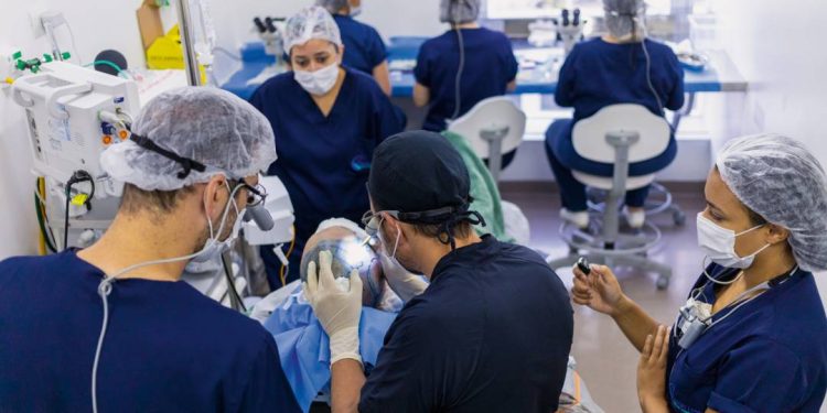 por-que-o-transplante-capilar-esta-fazendo-a-cabeca-de-tanta-gente