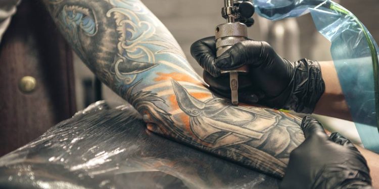 o-que-se-sabe-sobre-a-relacao-entre-tatuagens-e-o-cancer-de-pele