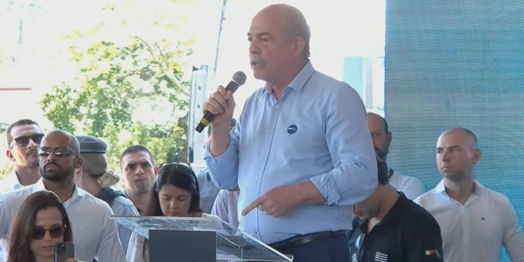 evento-em-sp-tem-troca-de-farpas-entre-tarcisio-e-mercadante