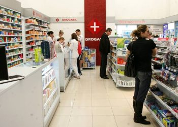 anvisa-proibe-venda-de-remedios-das-marcas-needs-e-bwell,-do-grupo-raia-e-drogasil