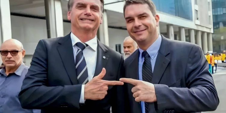 jair-bolsonaro,-flavio-bolsonaro-e-a-bizarrice-que-nao-se-diz