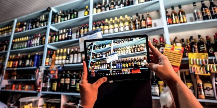 crise-do-metanol:-o-que-se-sabe-ate-agora-e-quais-as-dicas-para-brindar-sem-riscos?