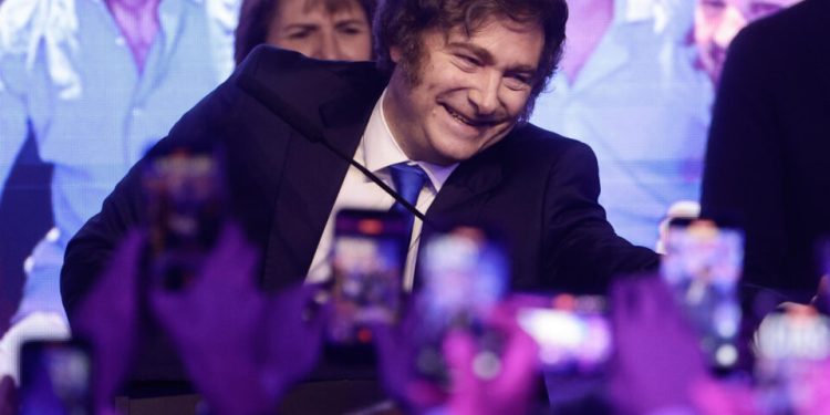 milei-celebra-aprovacao-do-orcamento-da-argentina-para-2026-com-superavit-fiscal