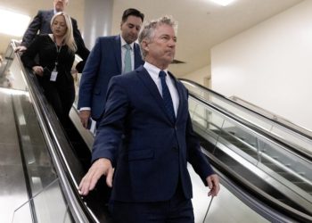 proposta-para-restringir-novas-operacoes-de-trump-na-venezuela-avanca-no-senado-americano