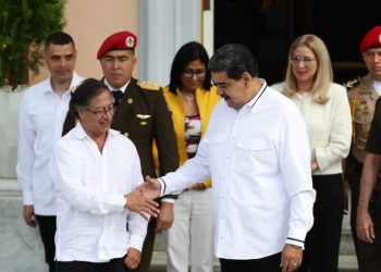 petro-minimiza-atritos-com-trump-e-convida-ditadora-interina-da-venezuela-para-visita