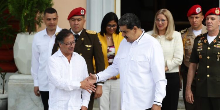 petro-minimiza-atritos-com-trump-e-convida-ditadora-interina-da-venezuela-para-visita