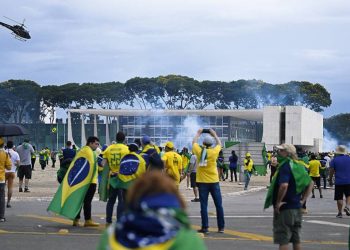 penas-impostas-pelo-stf-a-reus-do-8-de-janeiro-totalizam-40-seculos-de-prisao