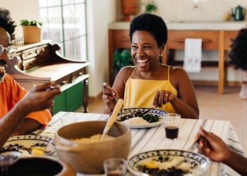refeicoes-em-familia-melhoram-a-alimentacao-de-pais-e-filhos,-aponta-estudo