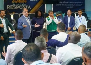 em-ritmo-de-pre-campanha,-deputada-do-pt-visita-projeto-social-de-igreja-evangelica