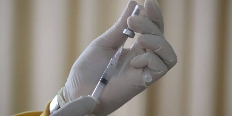 guerra-contra-a-ciencia:-o-risco-global-da-nova-politica-vacinal-dos-eua