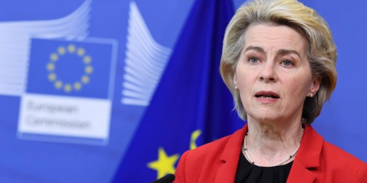 ue-avalia-congelar-por-mais-6-meses-represalias-de-93-bilhoes-de-euros-aos-eua