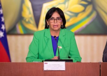 delcy-rodriguez-propoe-“verdadeiro-dialogo-politico”-que-inclua-a-oposicao