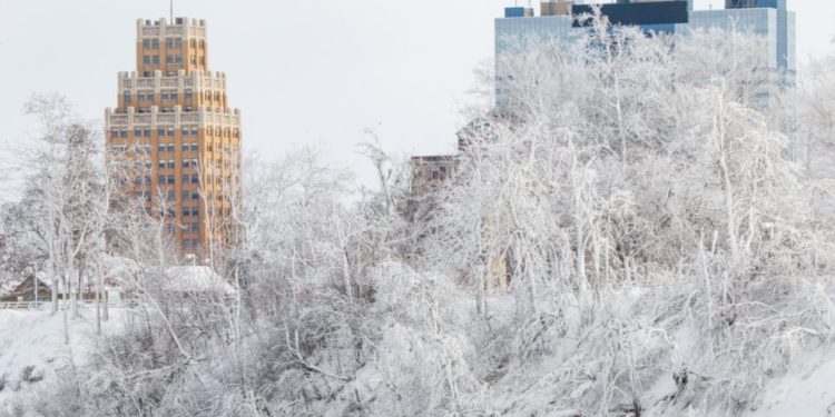 neve-e-gelo-nos-eua-cancelam-13,4-mil-voos-e-deixam-230-mil-sem-energia