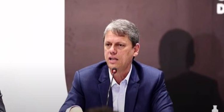 a-conversa-de-tarcisio-com-ministro-de-lula-momentos-antes-da-visita-a-bolsonaro