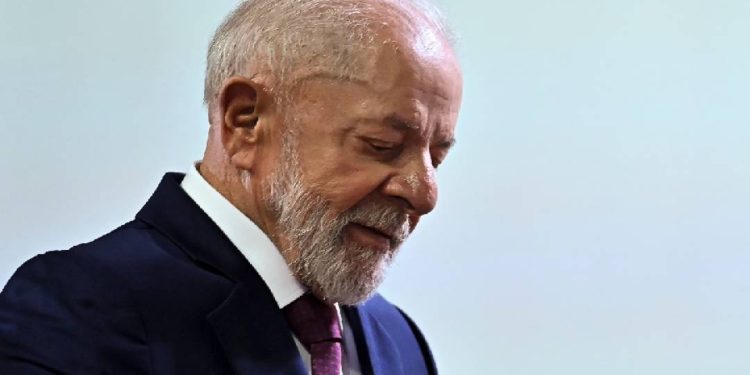 lula-realiza-exames-para-cirurgia-de-catarata;-entenda-o-quadro-e-tratamento