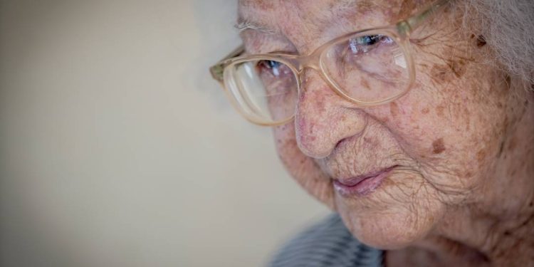 como-combater-a-solidao-na-velhice?-especialista-em-longevidade-responde