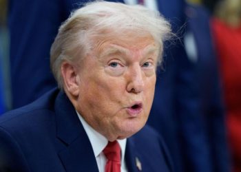 trump-ameaca-processar-apresentador-do-grammy-por-piada-relacionada-a-epstein