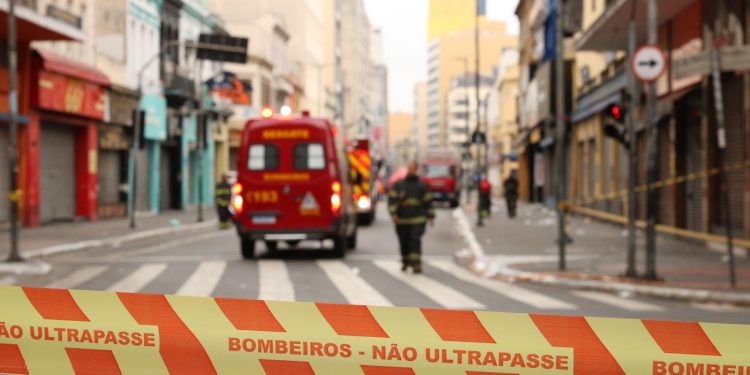 sp:-incendio-atinge-comunidade-em-santos
