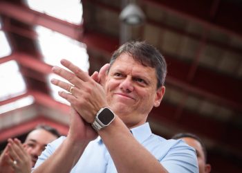 ‘quem-nao-erra?’,-responde-tarcisio-sobre-falha-de-monitor-em-escola-civico-militar