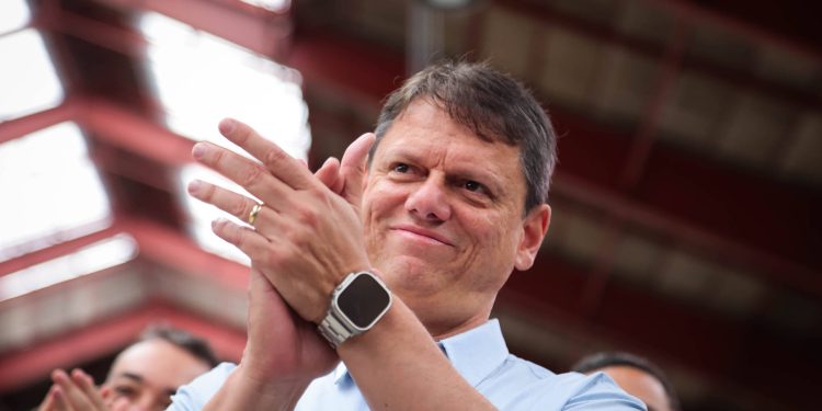 ‘quem-nao-erra?’,-responde-tarcisio-sobre-falha-de-monitor-em-escola-civico-militar