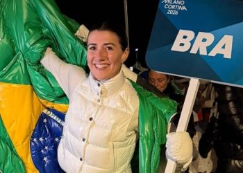 brasil-teve-unica-porta-bandeira-lgbtqia+-em-milao-cortina-2026