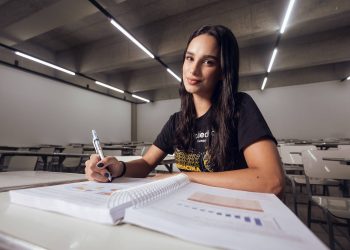 escolha-entre-cursinho-presencial-e-online-depende-de-perfil-e-momento-do-aluno