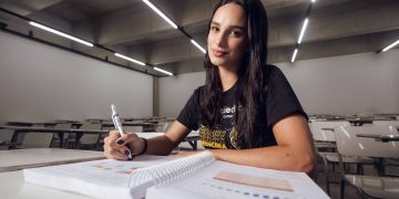 escolha-entre-cursinho-presencial-e-online-depende-de-perfil-e-momento-do-aluno