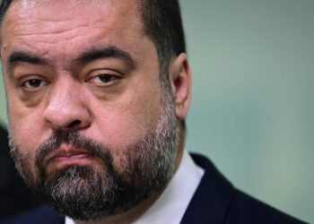 justica-extingue-acao-contra-claudio-castro-e-aliados-no-caso-cedae-banco-master