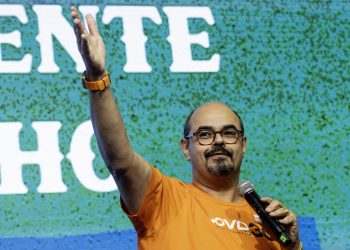 sucessor-de-zema-promete-driblar-suspensao-de-escolas-civico-militares-em-mg
