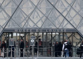 vazamento-de-agua-atinge-galeria-do-louvre;-mona-lisa-nao-foi-afetada