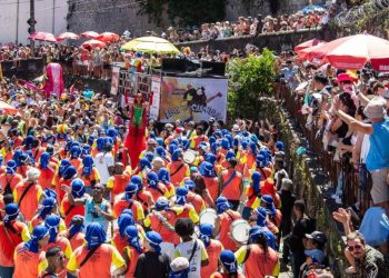 ambulantes-causam-confusao-no-bloco-das-carmelitas,-em-santa-teresa