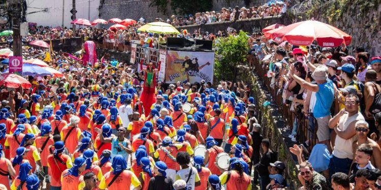 ambulantes-causam-confusao-no-bloco-das-carmelitas,-em-santa-teresa