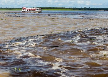 forca-tarefa-segue-buscas-por-desaparecidos-de-naufragio-em-manaus