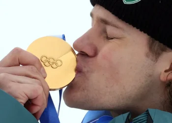 brasil-leva-ouro-com-lucas-pinheiro-nas-olimpiadas-de-inverno-2026