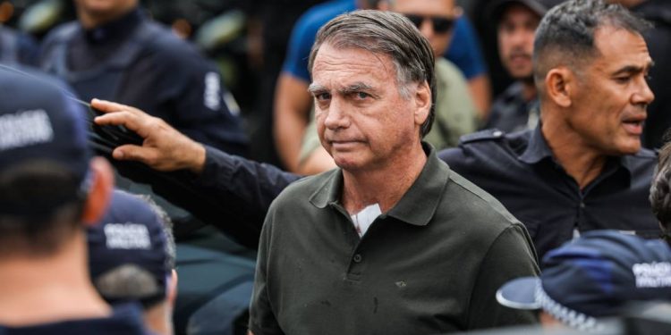 a-ironia-de-bolsonaro-sobre-o-tse-e-o-desfile-de-lula-na-sapucai
